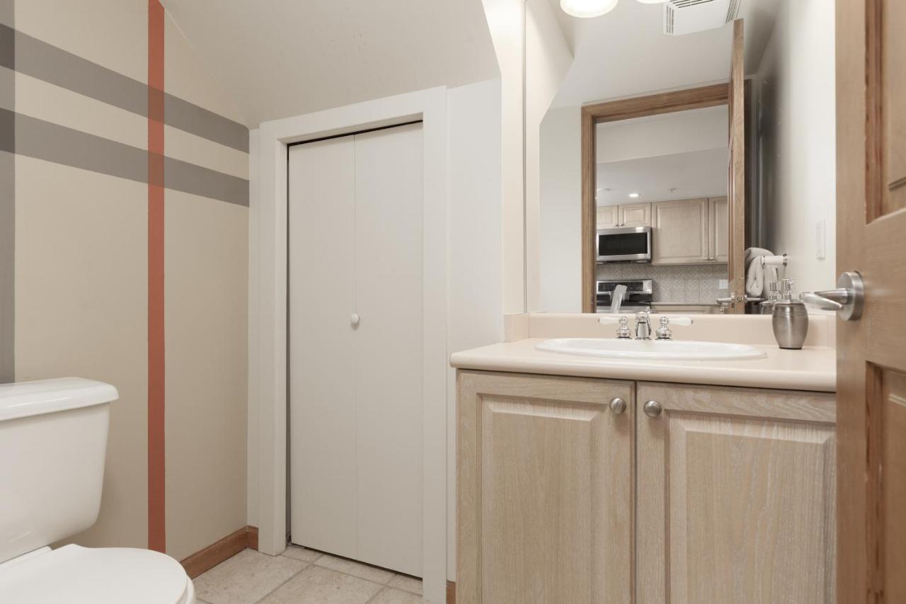 Lagoons By Cozystay Signature Whistler Esterno foto