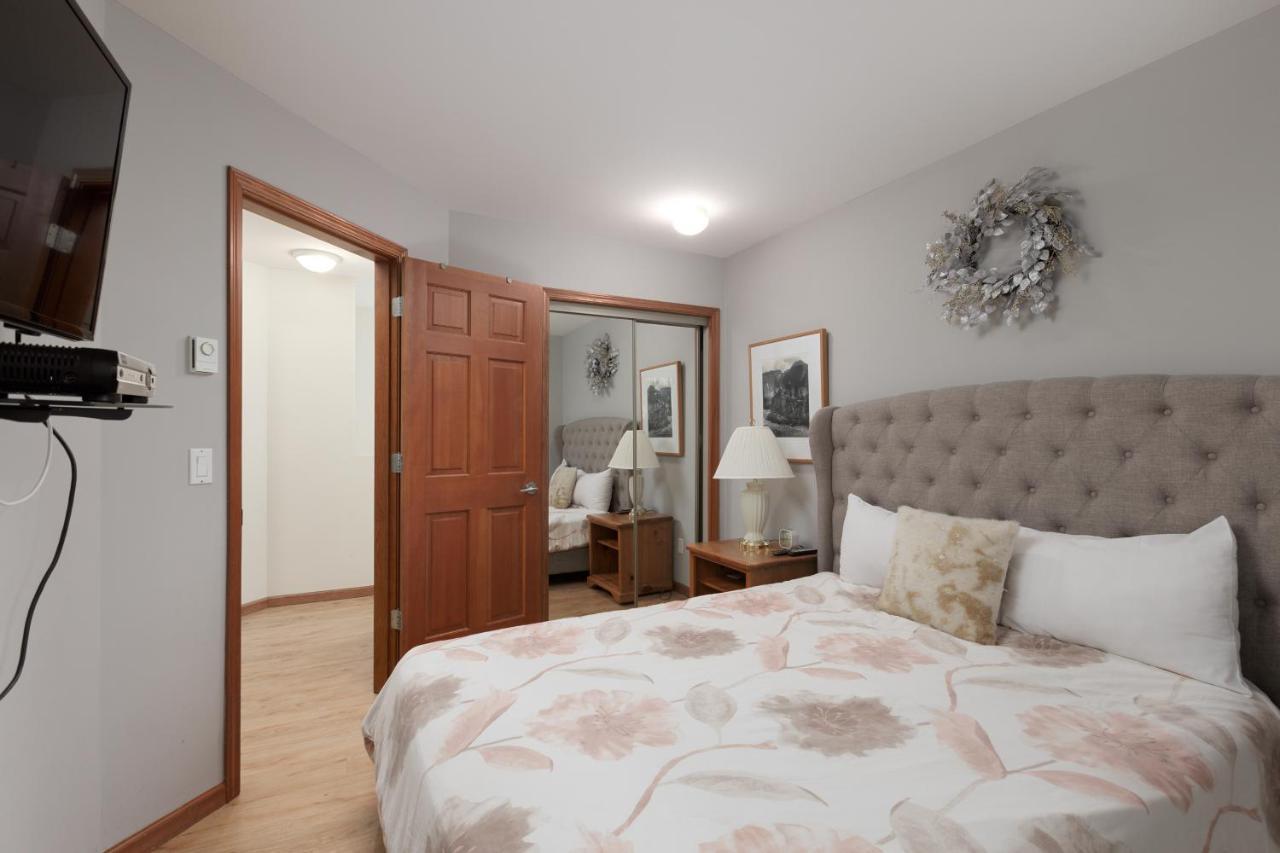 Lagoons By Cozystay Signature Whistler Esterno foto